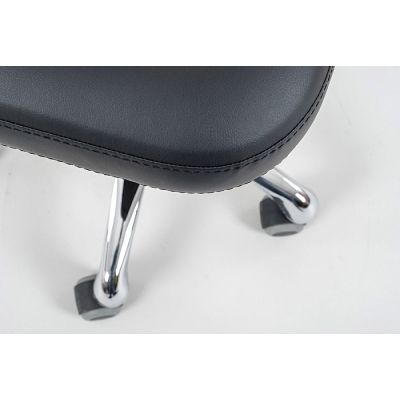 Стул мастера педикюра "Vilano"