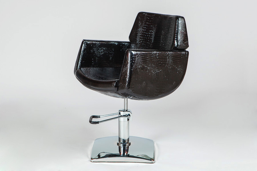 Перетяжка обивки парикмахерского кресла